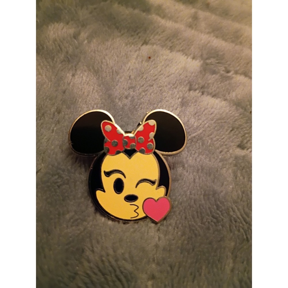 gUC Emoji Blitz Minnie Mouse Disney Trading Pin Pink Heart